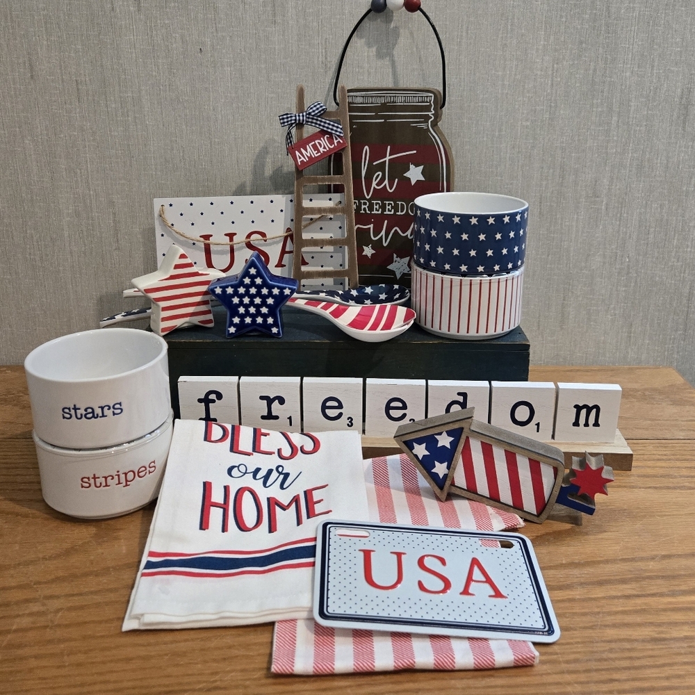 15 Pc Patriotic Tier Tray Decor Set